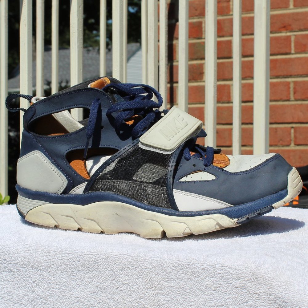 Nike Air Huarache trainer white navy